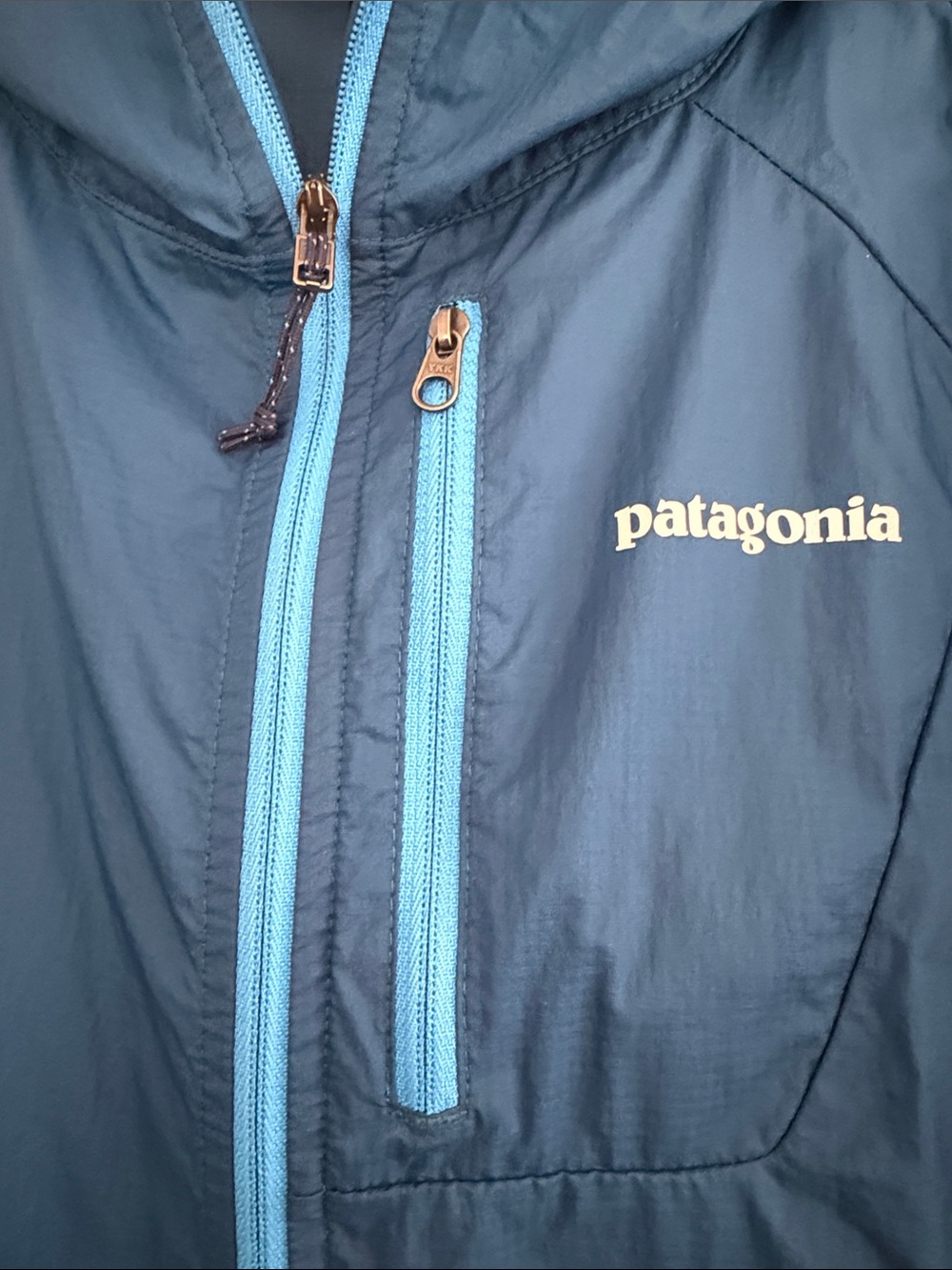 Patagonia Hooded Lightweight Jacket in Deep Blue with Aqua Zipper - Picture 3 of 4